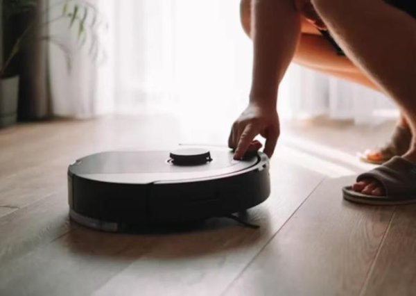 启牛配资 石头科沃斯“硬碰硬”