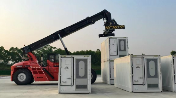 宇奇配资 三一储能正面吊：全球“双首台”，领先不止一步